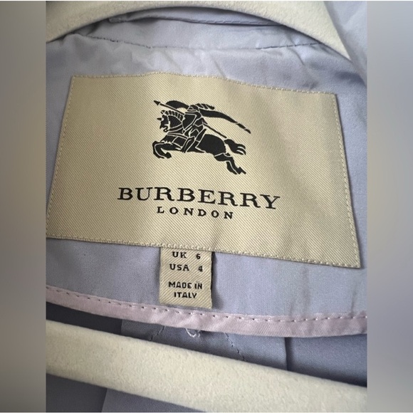 Burberry Trench Coat with Belt - Picture 3 of 8